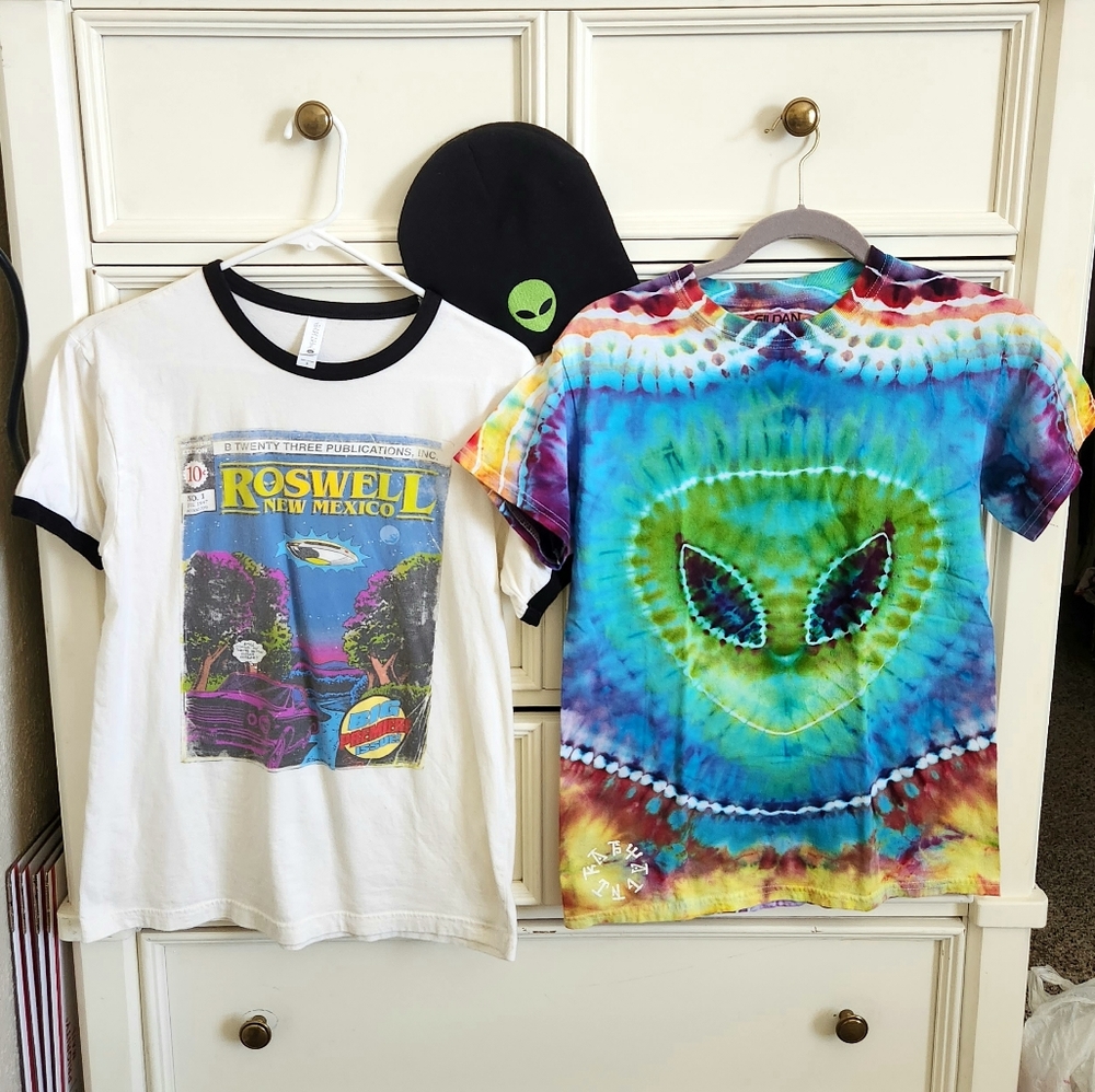 Alien Tshirt & Beanie Bundle